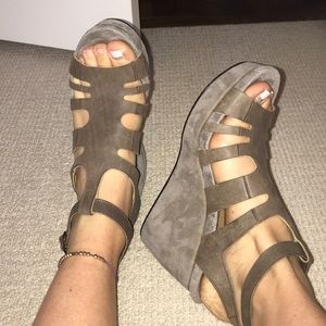 gray wedges